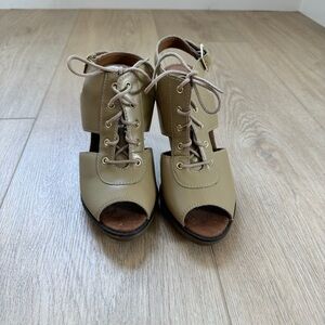 RARE Dr. Martens Raina Oxford lace up pumps